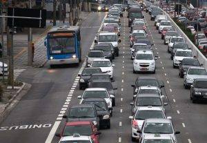 Andar de ônibus também tem suas vantagens - Pista Exclusiva é uma das vantagens